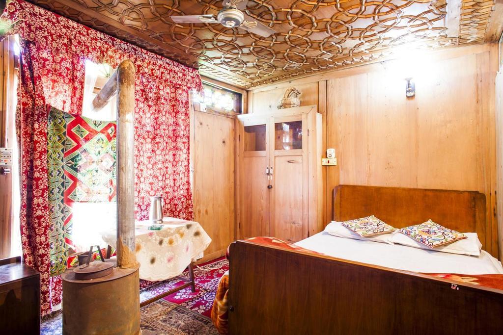 The Shelter Group Of Houseboats & Tour Organiser Srinagar  Ngoại thất bức ảnh